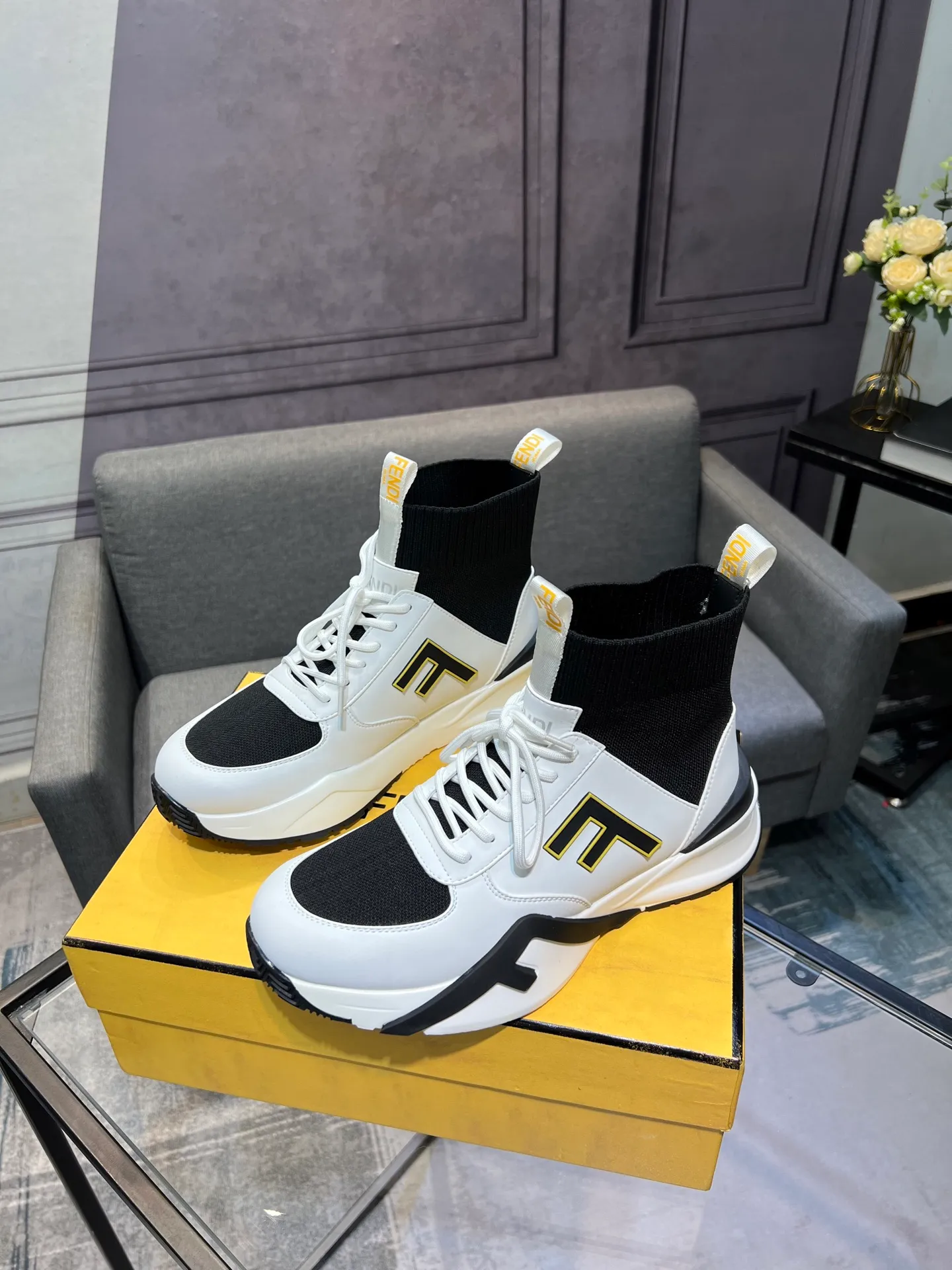Men's shoes 💰580 FENDI men's fashion casual shoes 👟Hot sale🔥Official website 1:1 replica ⬆️Original quality - Original leather - Original breathable mesh lining Original outsole 1:1 replica, code number 38-44 (45-46 customized)